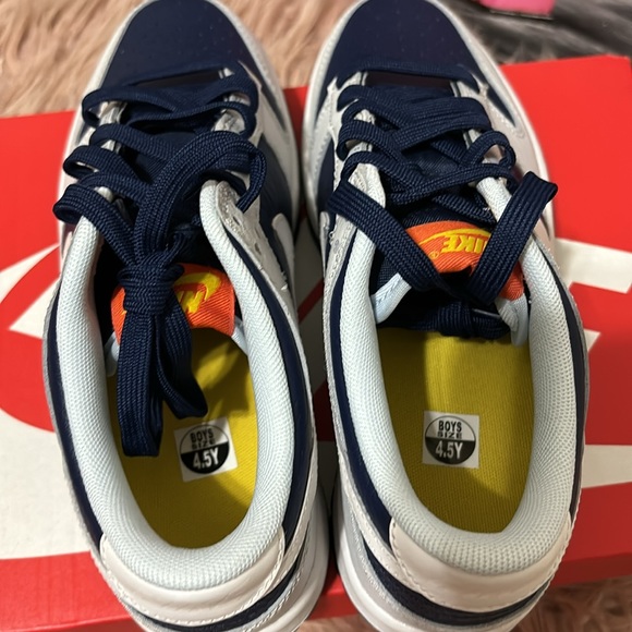 Nike Dunks - Picture 4 of 6